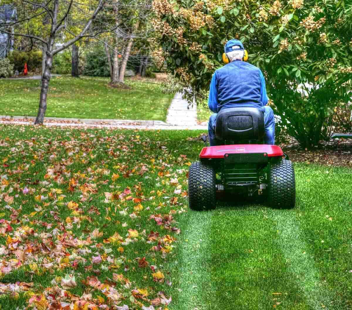 How a Mulching Lawn Mower Works